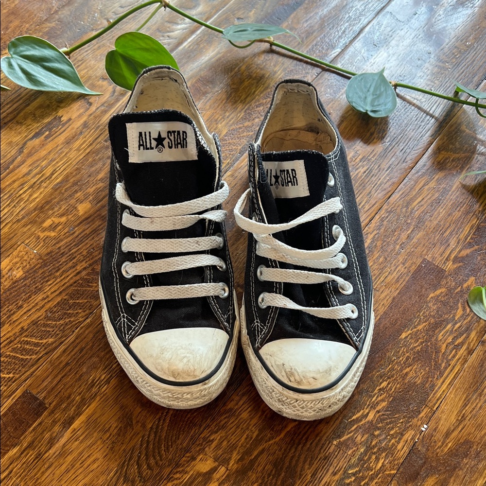 WOMENS CONVERSE SIZE 7 BLACK